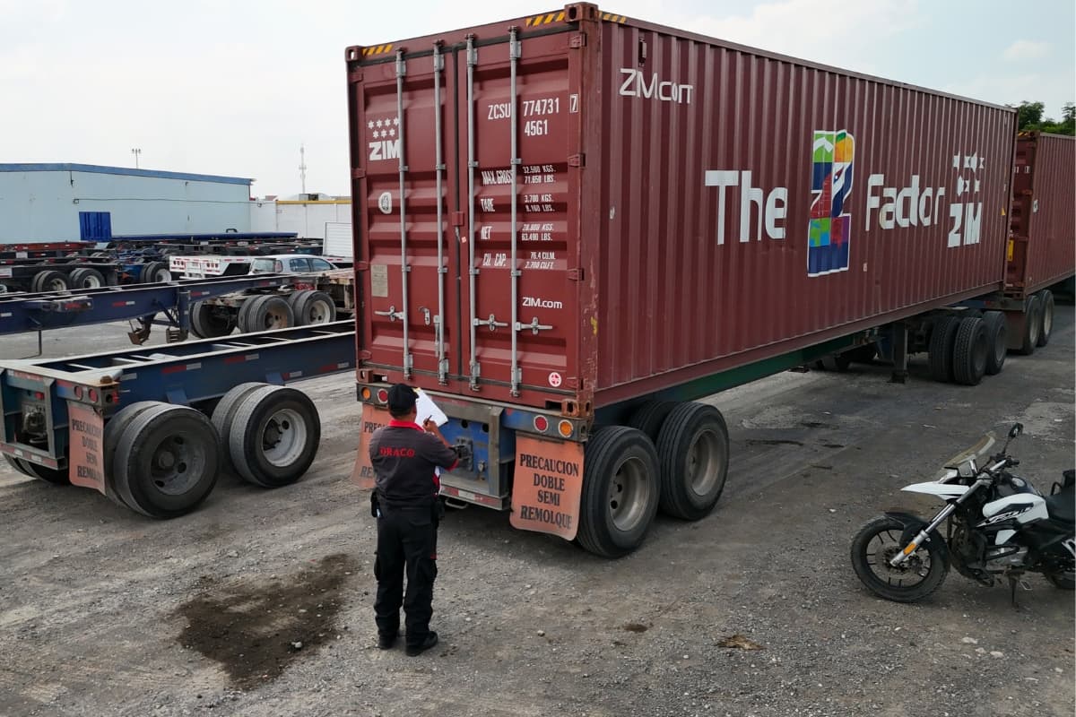 Operación de consolidación de mercancía en bodega de Veracruz
